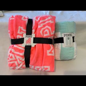 NWT Victoria Secret PINK Blanket&Beach Towel set